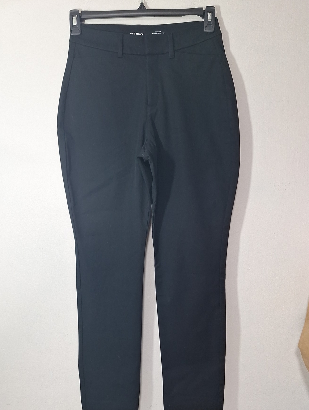 Old Navy Curvy Pixie High-Rise Pants in Black